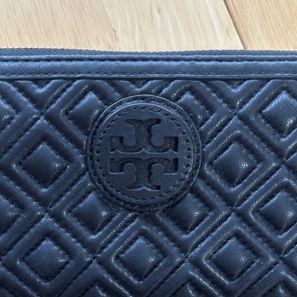 Tory Burch Black Quilted Zip Wallet NWOT - Picture 2 of 6